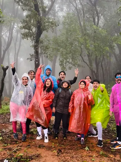 The first batch of the season for the Bandaje trek, full of energy and excitement in their colorful raincoats.
