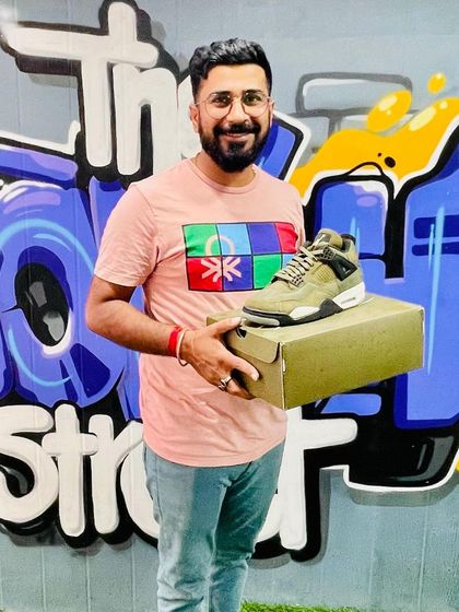 Securing the Jordan 4 Craft 'Olive'. An excellent and versatile choice.