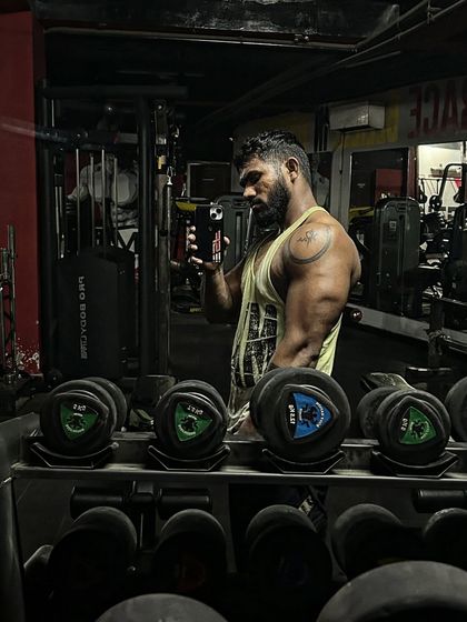 A tricep-focused mirror selfie. Building big arms requires just as much focus on the triceps as the biceps.