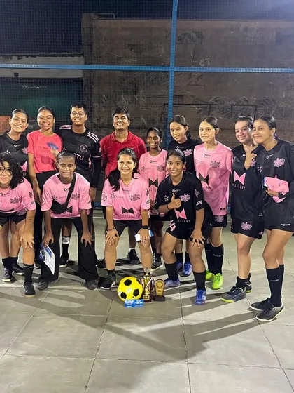 The full squad celebrating their win at the Decathlon 4v4 tournament.