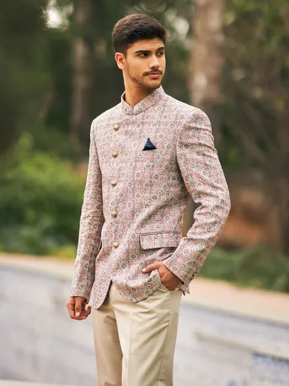 This Jodhpuri in a light paisley print is perfect for a summer wedding. Crafted from lightweight fabric, it ensures you stay cool while looking sharp. The navy pocket square adds a nice contrast.