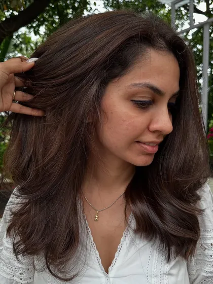 It’s always an honor when a client chooses me for their first-ever hair color. We kept it subtle and natural with these delicate highlights on a dark base for a gentle introduction to the world of color.
