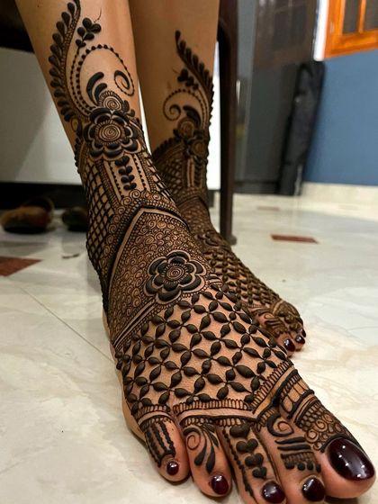 Abhishek Kumar - Bridal Mehndi Intricate Bridal Feet photo 4