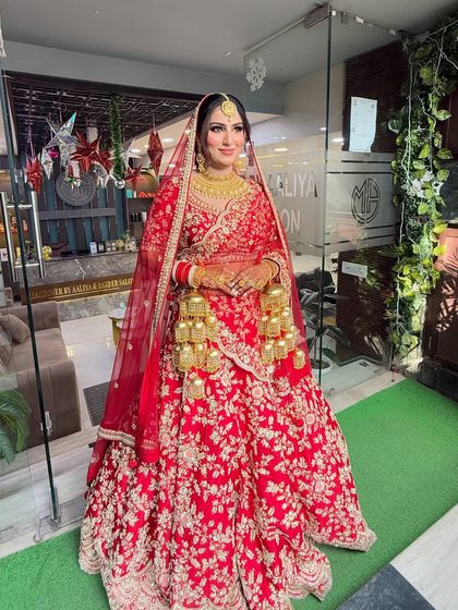 The complete look of our beautiful Anand Karaj bride. She looks confident and happy, ready for her special day.