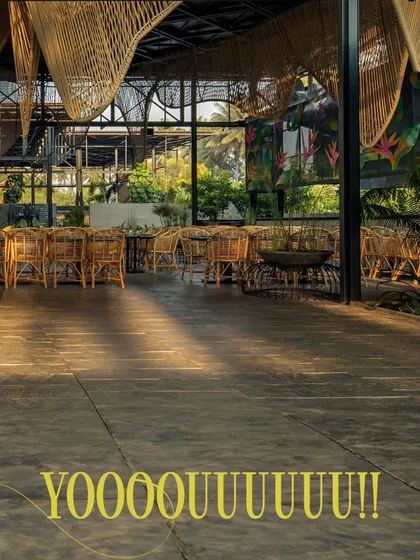 The way the sunlight filters into the dining hall in the late afternoon is just beautiful. It highlights the natural textures of the decor and creates a warm, golden glow.