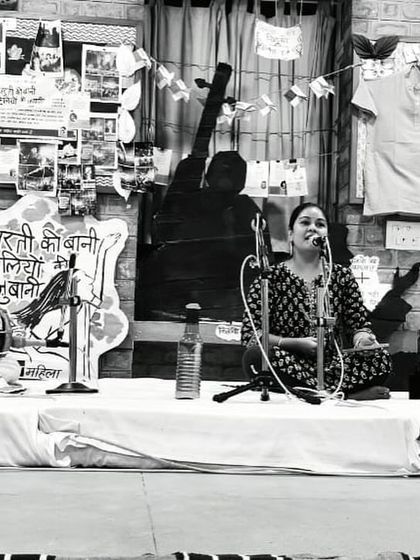 Our Co-Founder, Preeti Arya, at a session on Arts, Nirgun, and the Constitution. We are always learning and exploring new ways to weave social awareness into our community art programs.