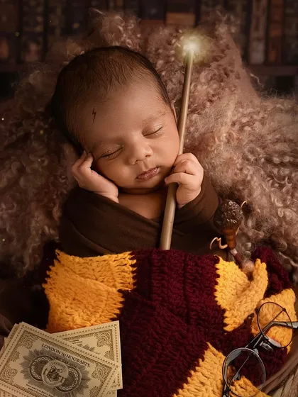 A close-up of our newborn Harry Potter, complete with the iconic scar, glasses, and wand. Every detail is carefully placed to create an authentic and magical portrait for Potterhead parents.