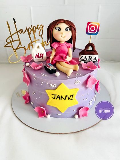 A cake for a modern girl who loves shopping at H&M and Zara and scrolling through Instagram.