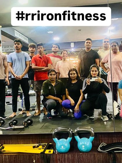 A mirror selfie with the squad. We believe that being lazy is not an option when you have goals to achieve.