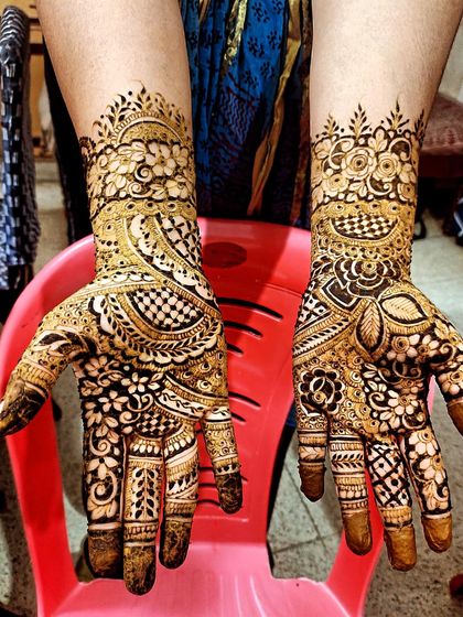 Hajira Mehendi Artist - Mehndi Artist Services Modern & Minimalist Designs photo 95