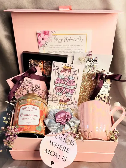 I love pink. This adorable Mother's Day hamper is filled with a pink mug, a "Home is where Mom is" tag, green tea, cookies, and a photo frame.