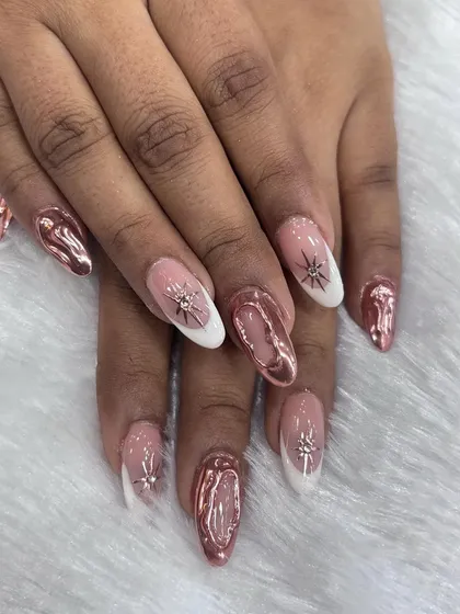 A unique combination of styles. This set features a classic white French tip, sparkling starburst accents, and accent nails with a stunning rose gold chrome finish.