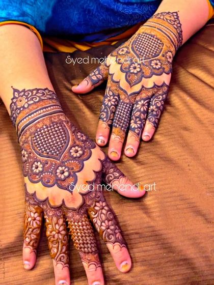 A full view of the "Kaashi" style design, showing its symmetry and detail.