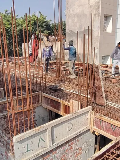 On-site at an upcoming residential project during the slab casting phase. This image shows the intricate network of steel rebar being laid, a critical step in ensuring the structural integrity of the building's foundation and floors.