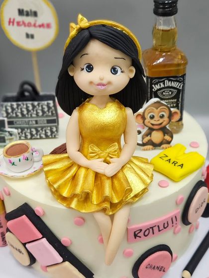 Custom Fondant Figurines & Themed Cakes photo 13