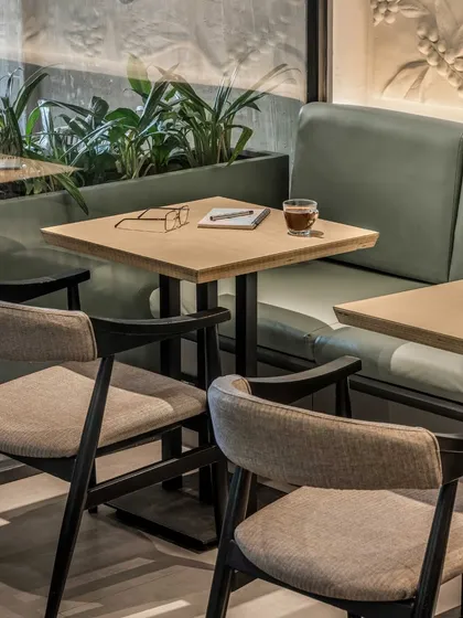 Seating at this CCD outlet is all about flexibility and comfort. We introduced a combination of plush bench seating and sleek chairs to suit every guest, whether they are there for a cozy chat or to work.