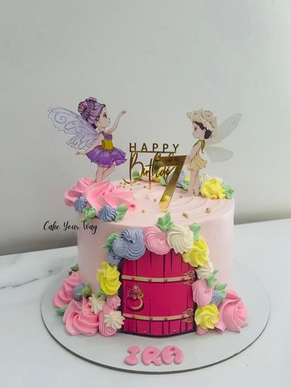 A matching fairy door cake for Ira's 7th birthday. I love creating coordinated cakes for twin celebrations or best friends.