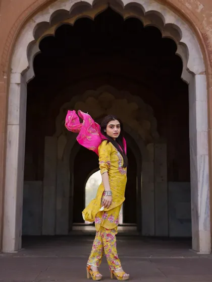 The flow and color of this ethnic outfit come alive against the historic arches. I focus on capturing movement to bring energy to fashion shoots, making the clothing feel dynamic and vibrant. This is a great example of a fashion portrait for an ethnic wear brand.