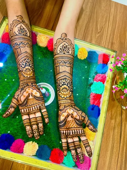 A classic bridal design with lotus and peacock motifs. The symmetry on both hands creates a balanced and traditional look, perfect for any wedding ceremony.