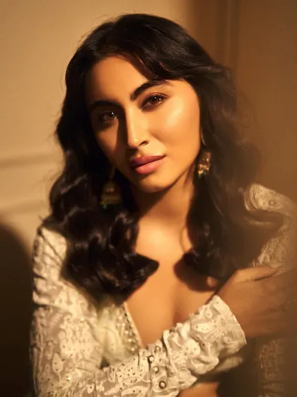 Golden hour glow on the beautiful Khatija Iqbal. This soft, luminous makeup look enhances her natural beauty, with warm tones and a gentle highlight that catches the light perfectly.