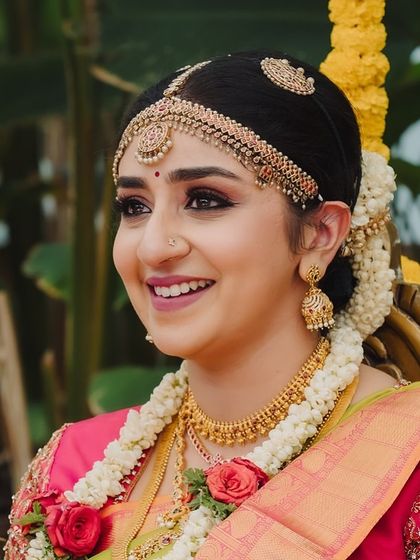 Aditi shines with simplicity and tradition during her morning Muhuratham. The makeup is soft and radiant, enhancing her natural beauty and complementing the vibrant colors of her saree and flowers.