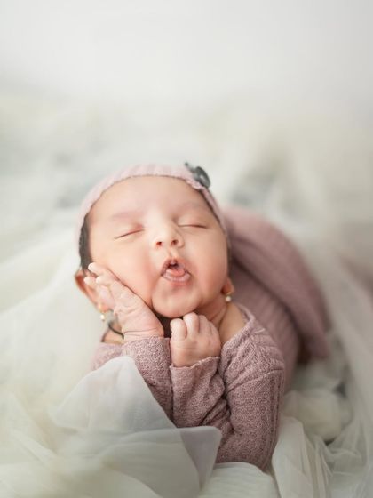 Newborn Portraits: The First Few Days photo 7
