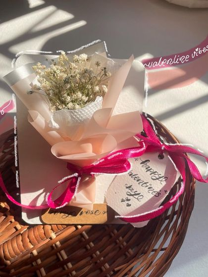 A mini Pinteresty bouquet for your Valentine. This one features dried baby's breath and a "Happy Valentine's Day" tag. So delicate and sweet.