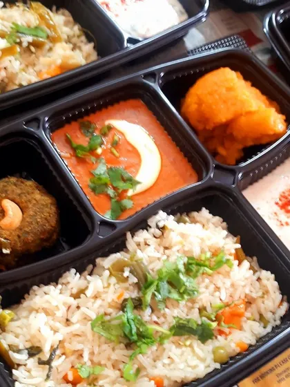 A closer look at one of my complete meal boxes. This one has a fragrant vegetable pulav, a rich paneer gravy, a homemade hara bhara kabab, and a side of raita. It’s a balanced, satisfying meal that tastes just like home.