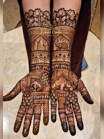 This heavy siders design is filled with traditional motifs. The pattern includes a bride in a doli, an elephant, peacocks, and lotuses, telling a story along the side of the hand.