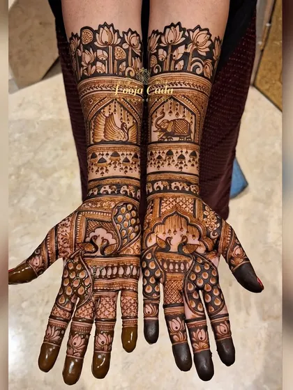 This heavy siders design is filled with traditional motifs. The pattern includes a bride in a doli, an elephant, peacocks, and lotuses, telling a story along the side of the hand.