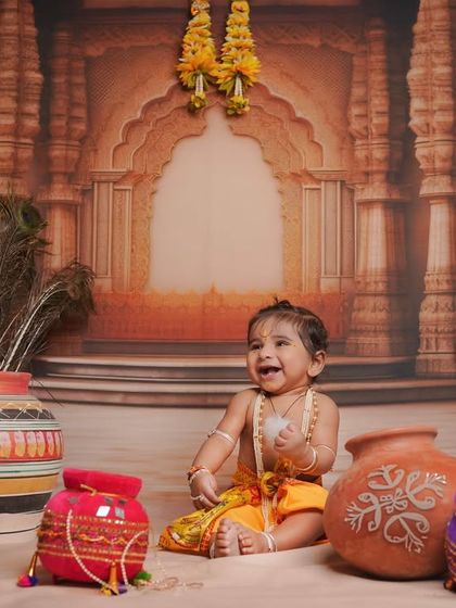 A heart-melting smile from our little Kanha. These studio sessions are designed to be comfortable for even the youngest babies, allowing us to capture their natural expressions and joy.