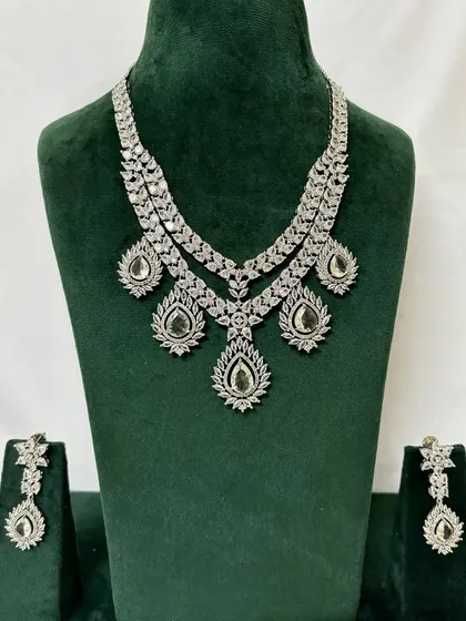A full view of a layered American diamond set with large pendants. This is a grand and glamorous rental option for a reception.
