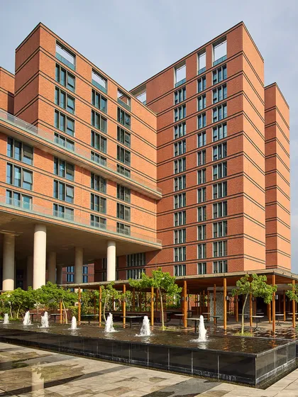The Wipro Hyderabad campus features a grand water feature at its entrance, echoing the traditional courtyards of Nizami palaces. This element is not just aesthetic; it provides evaporative cooling, making the arrival experience more pleasant.