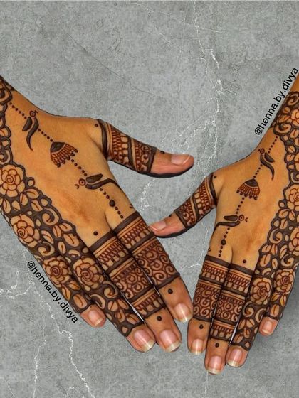 Elegant Back Hand & Minimalist Art photo 6