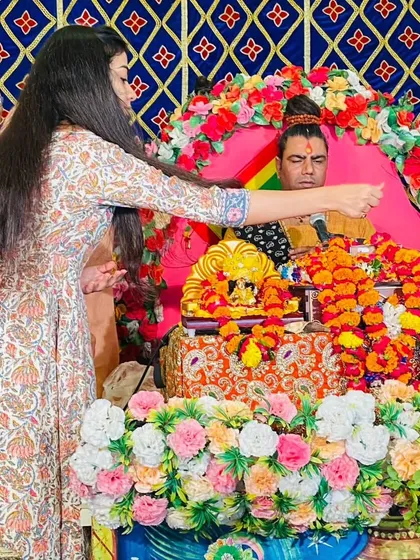 Performing pushpanjali (flower offering) to Thakur Ji during the Shrimad Bhagwat Katha in Vrindavan. Seva is the highest form of devotion.