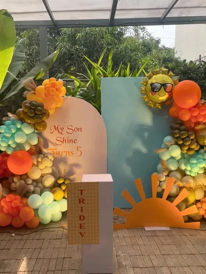 A vibrant outdoor Sunshine theme for a 5th birthday, with a "My Son Shine" message and a cool sun with sunglasses foil balloon.
