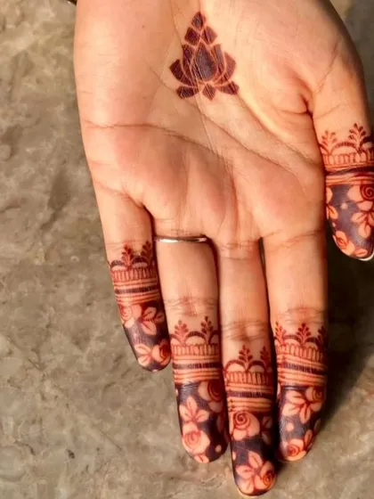 Just testing the stain of a new batch of my organic henna. This beautiful little lotus shows that the color is going to be amazing! ❤️