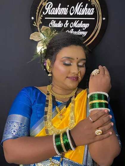 A close-up on the details, from the shimmering eyeshadow to the perfectly stacked bangles, completing this gorgeous look on a deeper skin tone.