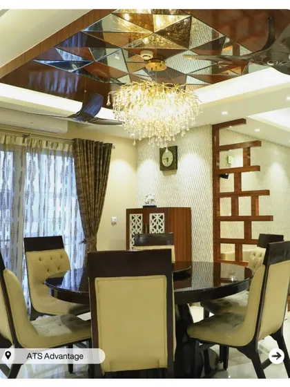 A dining room that exudes glamour. The mirrored false ceiling and crystal chandelier create a dazzling effect, perfect for hosting elegant dinner parties.