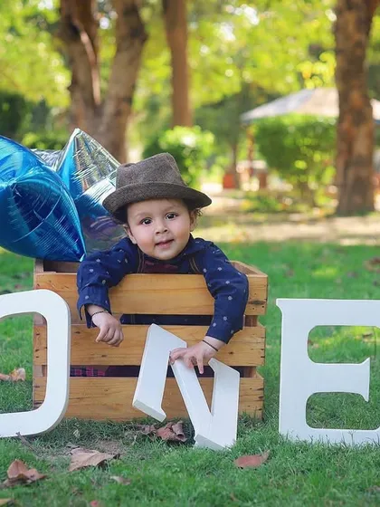 Celebrating one year old in the great outdoors! Using simple props like this "ONE" sign and a wooden crate, we can create a classic and timeless birthday portrait in a natural setting.