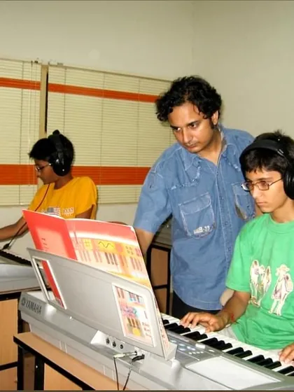 This photo takes me back to a Musicology keyboard class in 2003. It's a reminder of my long standing commitment to hands on music education and the journey I've been on, mentoring students for nearly two decades.