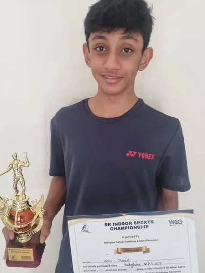 Zehn Masani with his trophy after winning the BS U15 Title at the SR Indoor Sports Championship.