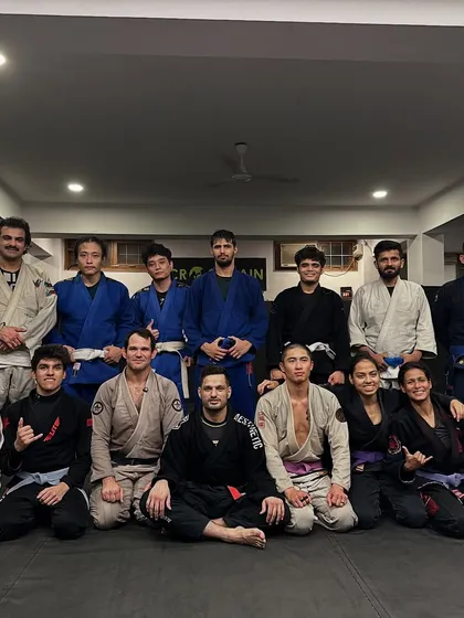 Five years since his last trip, Coach Eliot Kelly returned to Crosstrain HQ for a mind-blowing Gi session. The team was left speechless.