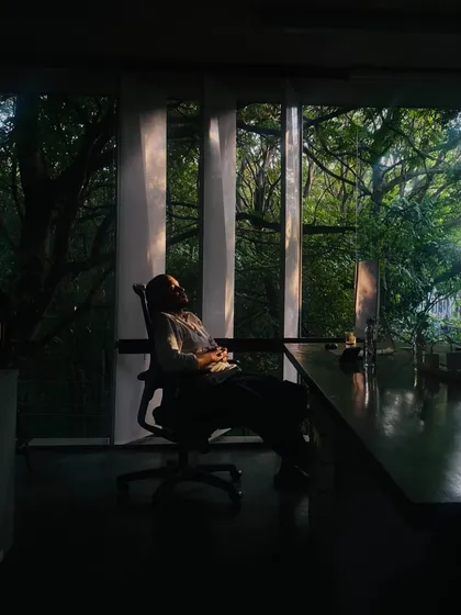 For us, employee well-being is not a buzzword; it is a fundamental principle. At the Nirvana Films Studio, we designed spaces that connect deeply with the surrounding greenery, allowing moments of quiet reflection and rest, proving that a productive office can also be a restorative one.