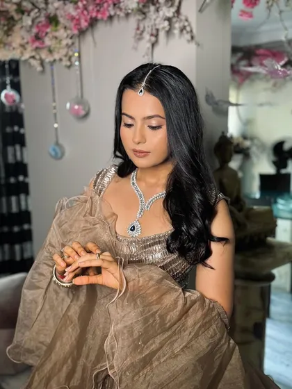 A closer look at the details. The makeup is perfectly balanced with the intricate jewelry and outfit.
