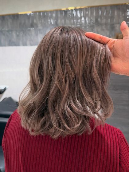 A close-up of the rosy-brown color, showing the cool, soft ash-gold tones and the perfect, modern finish.