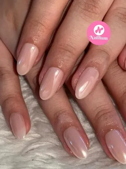 A classic and elegant choice for the wedding season. This is a simple, pearly nude chrome that looks beautiful on everyone.