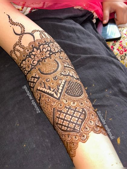 A bridal design with a beautiful, intricate arm band.