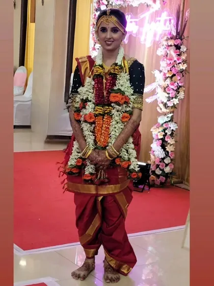 This bride is wearing a classic red Madisar, a symbol of heritage and grace. I teach the precise folding and tucking methods that give this drape its unique and beautiful structure.