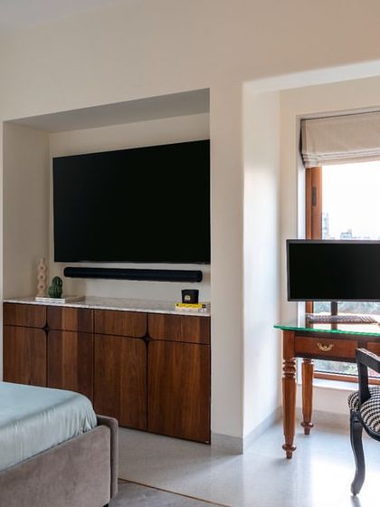 Each piece in this home is custom designed to look geometric and abstract, almost architectural. Subtle details and materiality amplify the home’s honest character and feel. Our idea was to create a well-balanced and harmonious space, and our designs reflect the clients’ personalities, so each is unique. Bold décor elements are carefully laid against muted white and grey backdrops, balancing opulence and finesse, heritage and modernity. Swipe for before images➡️